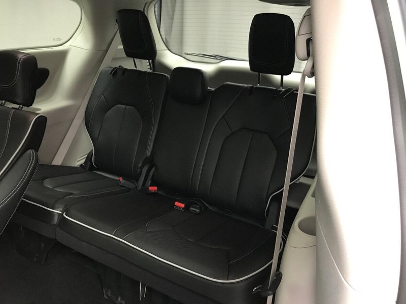 2023 Chrysler Pacifica LimitedImage 14