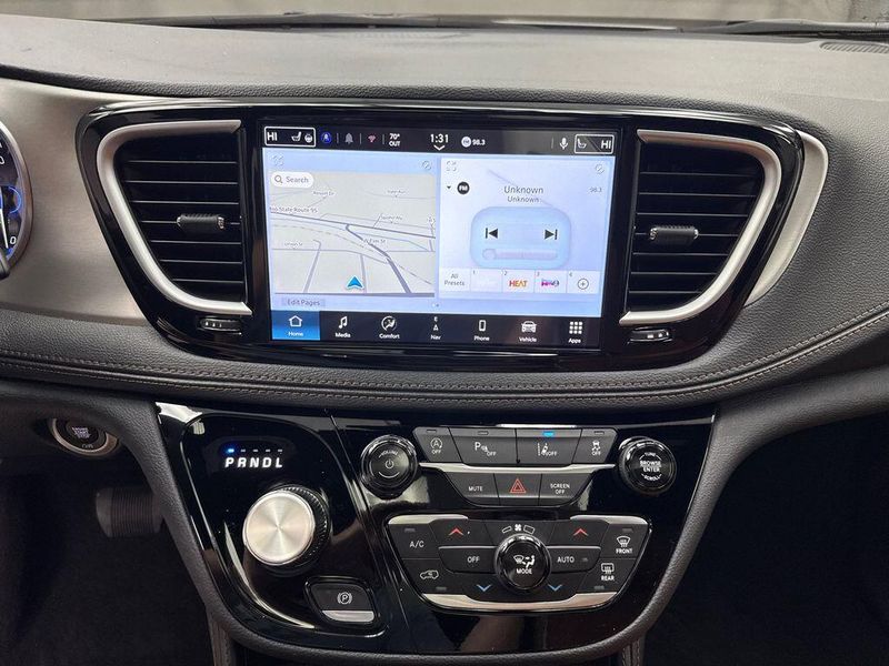 New 2026 Chrysler Pacifica Pinnacle AwdImage 11