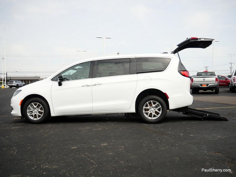 New 2026 Chrysler Voyager Lx