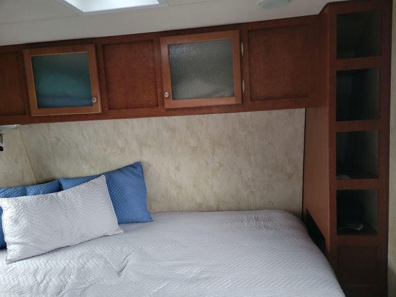 Used 2018 NASH 17K Image 10