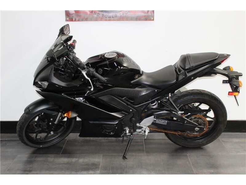 Used 2024 Yamaha YZF-R3 Image 4