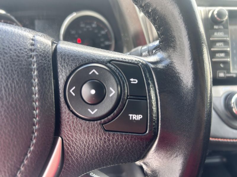 2016 Toyota RAV4 SEImage 21