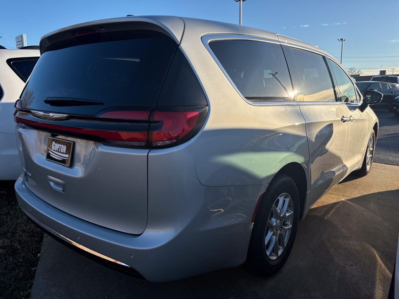 New 2026 Chrysler Pacifica SelectImage 6