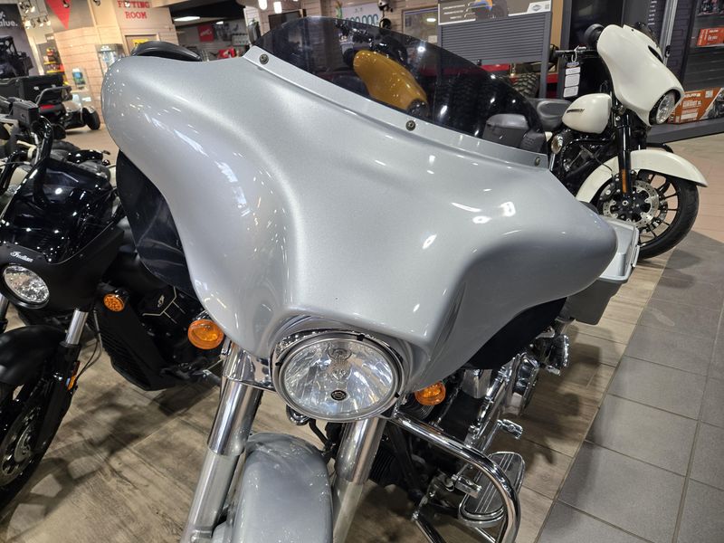 USED 2010 HARLEY STREET GLIDE Image 5