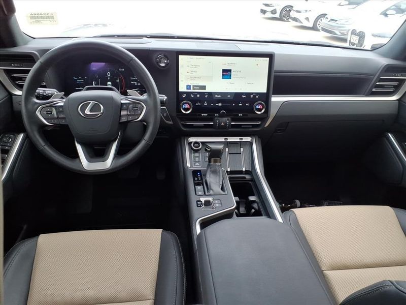 Used 2024 Lexus GX 550 OvertrailImage 12