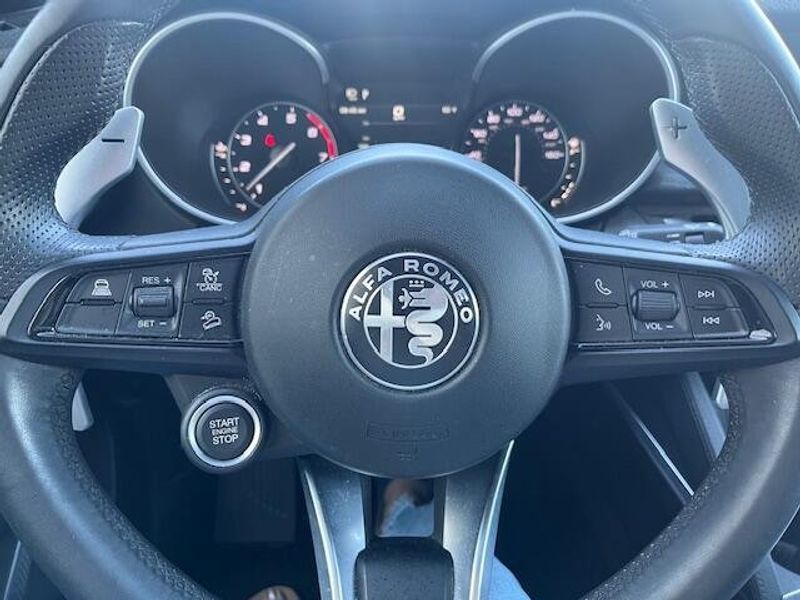 Used 2022 Alfa Romeo Stelvio Image 8