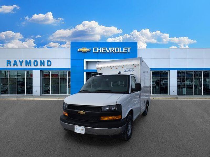 New 2025 Chevrolet Express 3500 Work VanImage 8