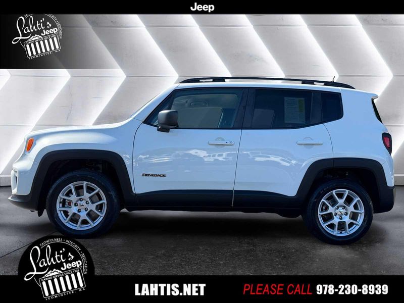 2022 Jeep Renegade Latitude photo 3