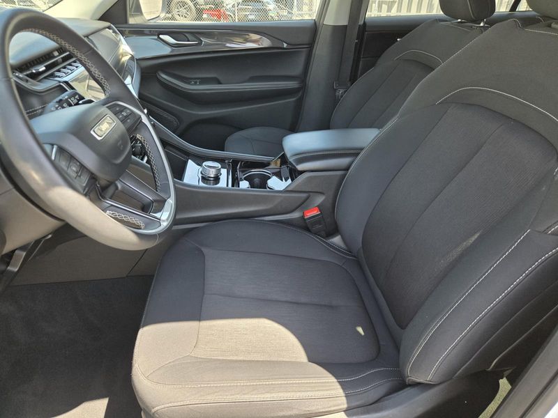 Used 2023 Jeep Grand Cherokee L Laredo 4x2