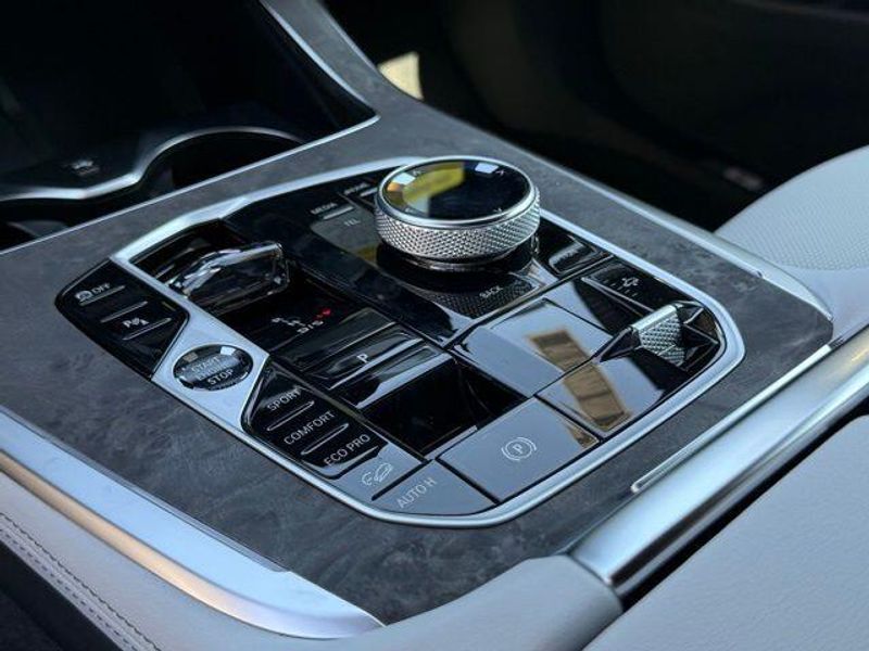 New 2026 BMW X7 xDrive40iImage 24