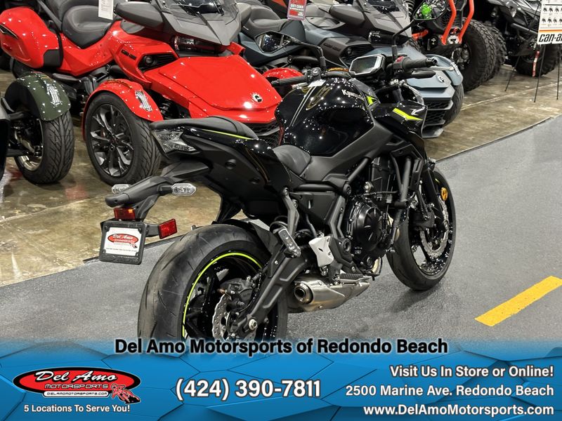 2024 Kawasaki ER650PRFNL-GY2  in a METALLIC MATTE DARK GRAY/METALLIC SPARK BLACK exterior color. Del Amo Motorsports of Redondo Beach (424) 304-1660 delamomotorsports.com 