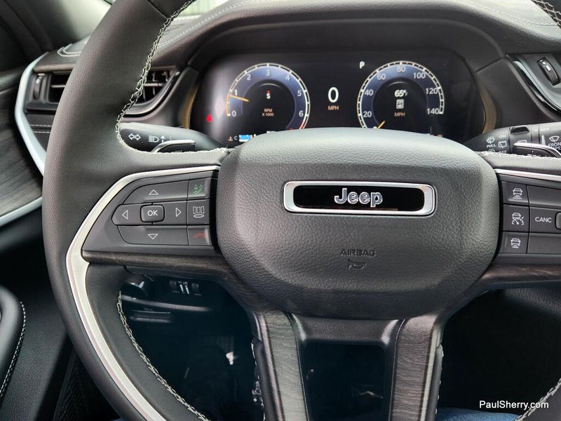New 2026 Jeep Grand Cherokee Laredo Altitude 4x4