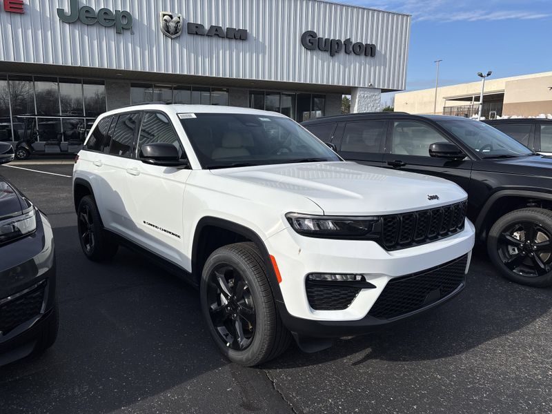 New 2025 Jeep Grand Cherokee Limited 4x4Image 3