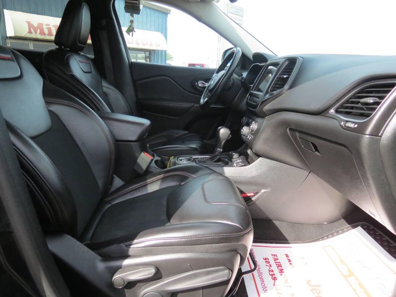 Used 2019 Jeep Cherokee Trailhawk 4x4 4dr SUVImage 7