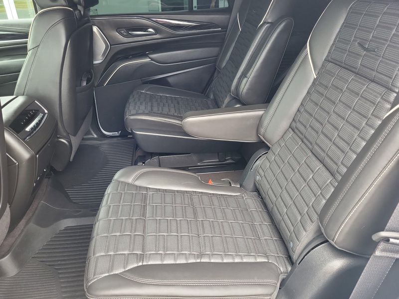 2023 Cadillac Escalade V-Series photo 8