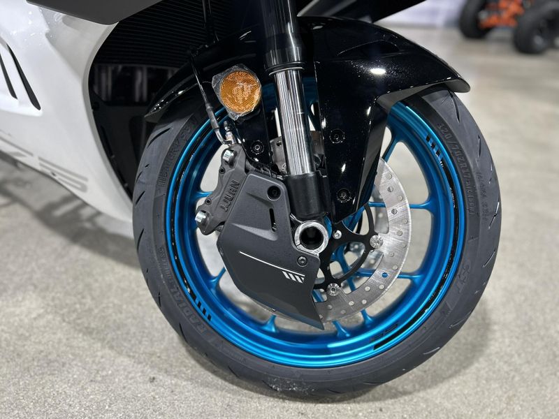 2025 CFMOTO 675SS Image 9