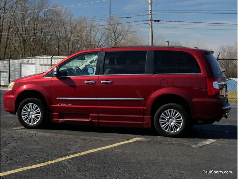 2016 Chrysler Town & Country Touring-LImage 23