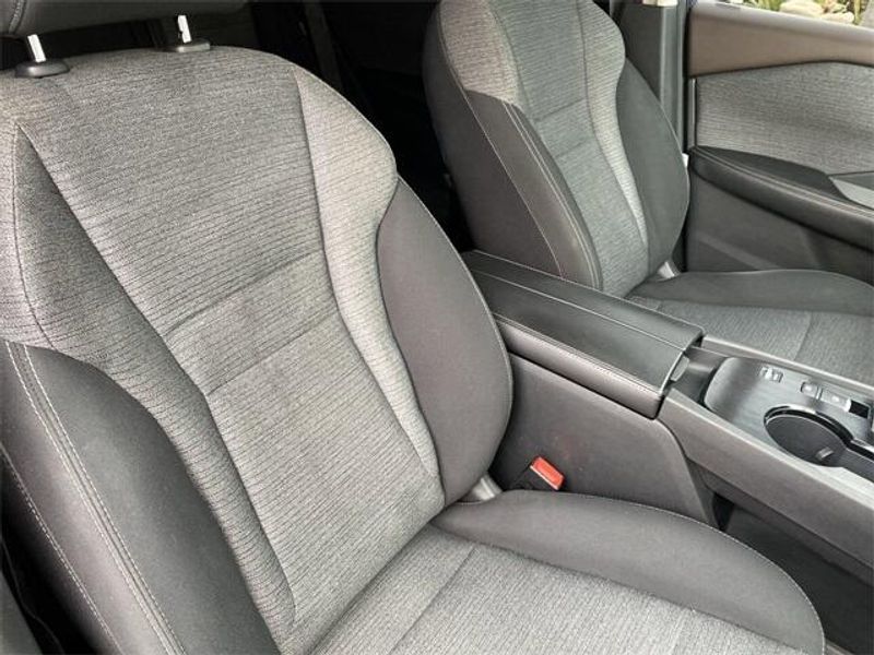 2021 Nissan Rogue SVImage 11