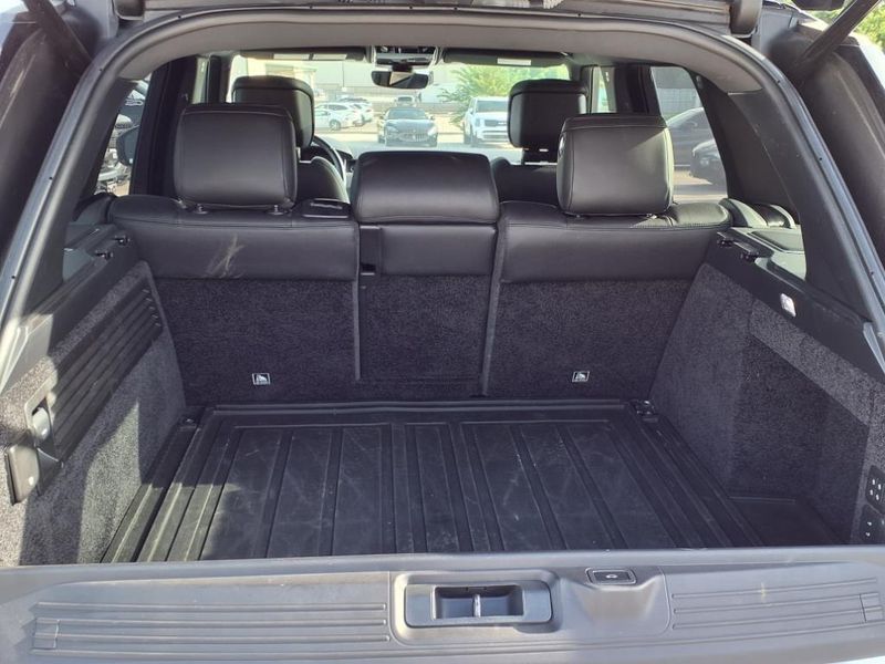 Used 2018 Land Rover Range Rover 3.0L V6 Supercharged HSEImage 16