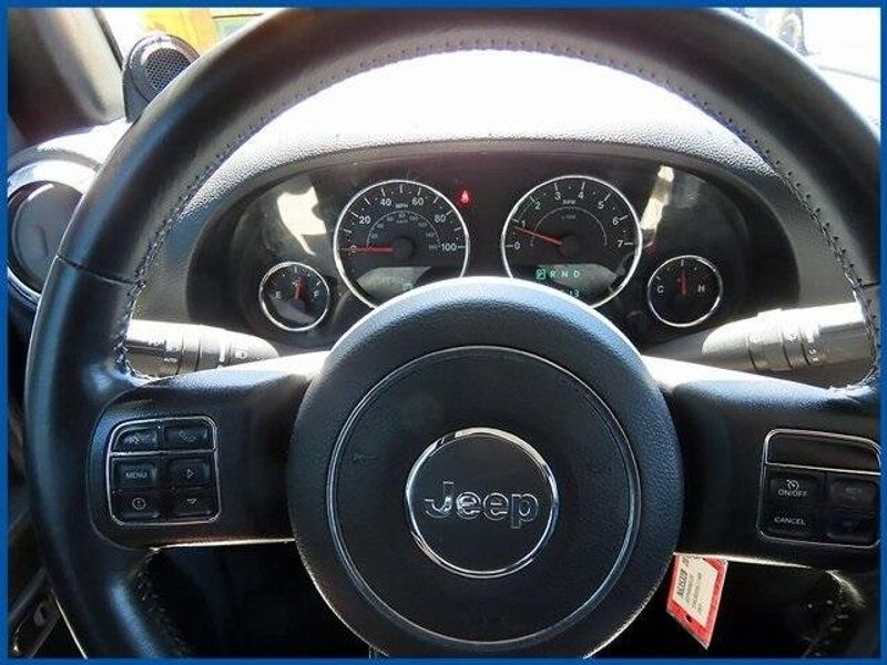 2014 Jeep Wrangler Unlimited SaharaImage 15