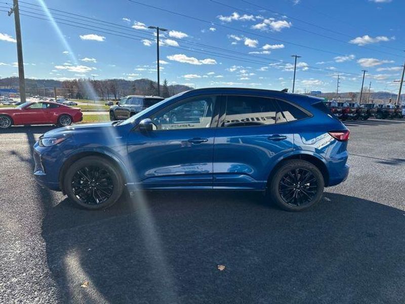 2023 Ford Escape ST-Line Elite photo 2