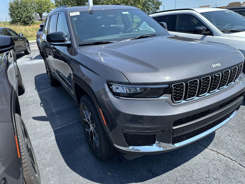 New 2025 Jeep Grand Cherokee L Limited 4x4Image 3