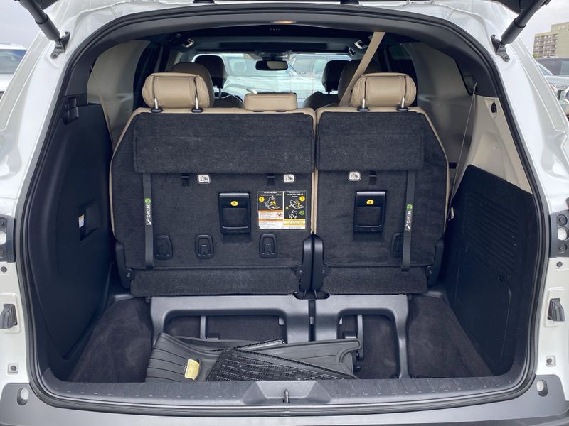 2023 Toyota Sienna XLEImage 16