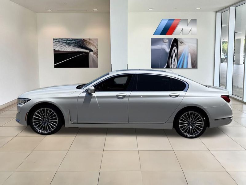 2022 BMW 7 Series 740iImage 9