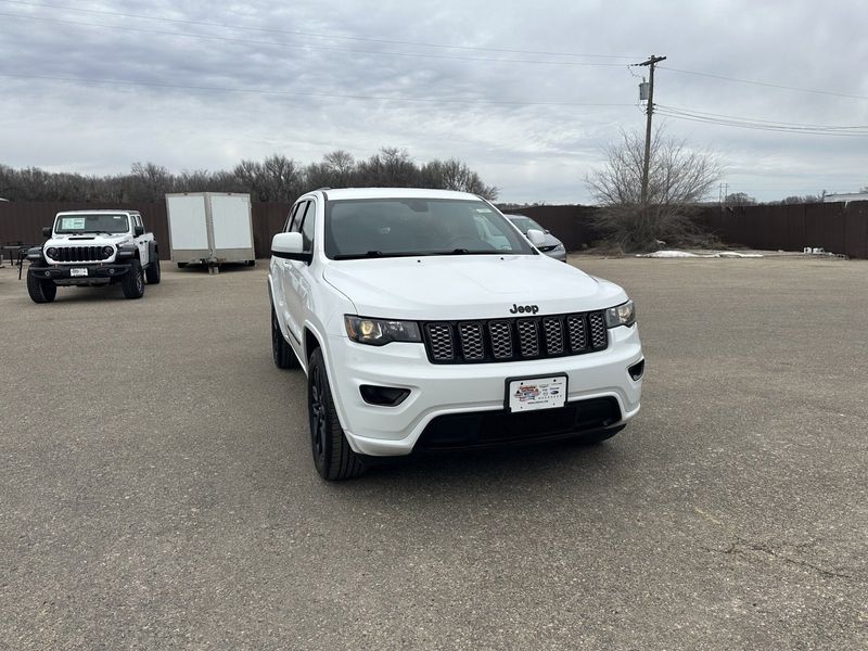 2022 Jeep Grand Cherokee WK Laredo XImage 2