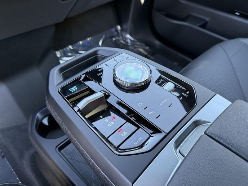 2025 BMW iX xDrive50Image 28