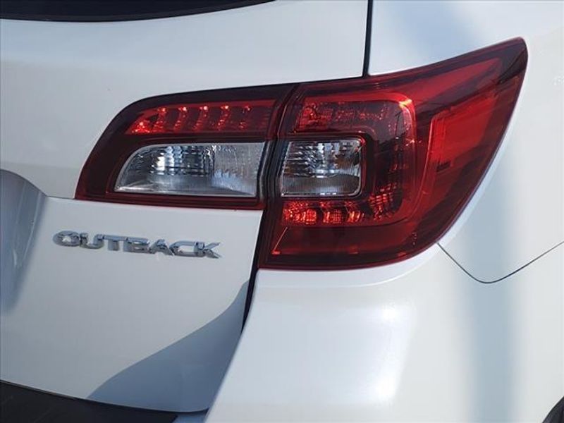 2018 Subaru Outback 2.5iImage 8