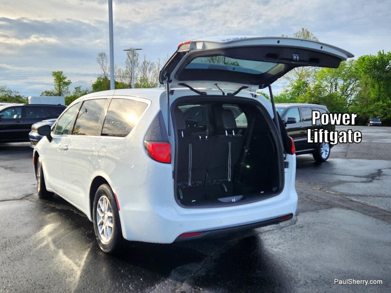 New 2026 Chrysler Voyager Lx