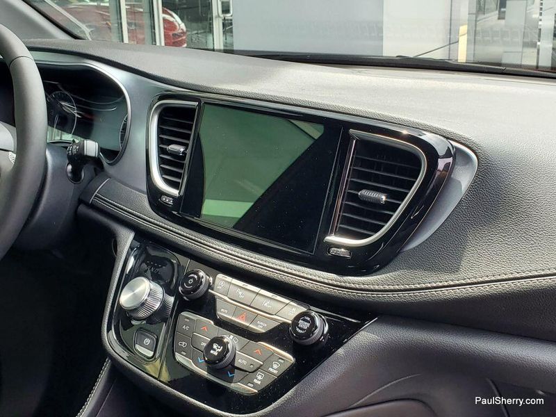 New 2025 Chrysler Pacifica LimitedImage 21