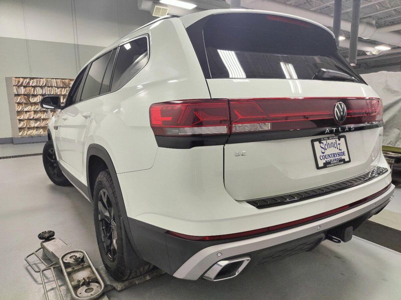 2024 Volkswagen Atlas Peak Edition SE w/Technology/SunroofImage 11