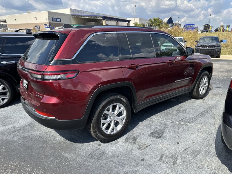 Used 2023 Jeep Grand Cherokee LimitedImage 6