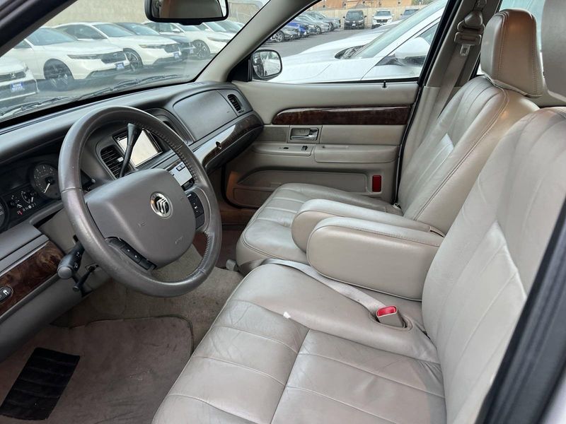 2010 Mercury Grand Marquis LSImage 3