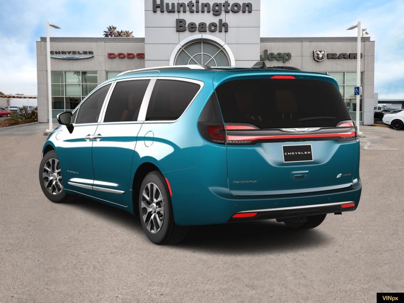 2025 Chrysler Pacifica Hybrid PinnacleImage 5