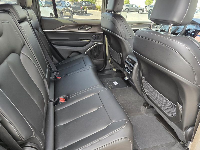 New 2026 Jeep Grand Cherokee Limited 4x2