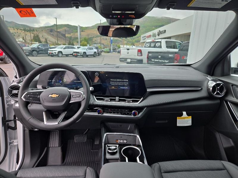 2026 Chevrolet Equinox LT photo 9