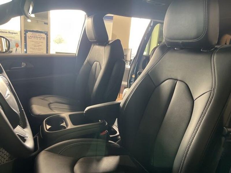 2025 Chrysler Pacifica SelectImage 7