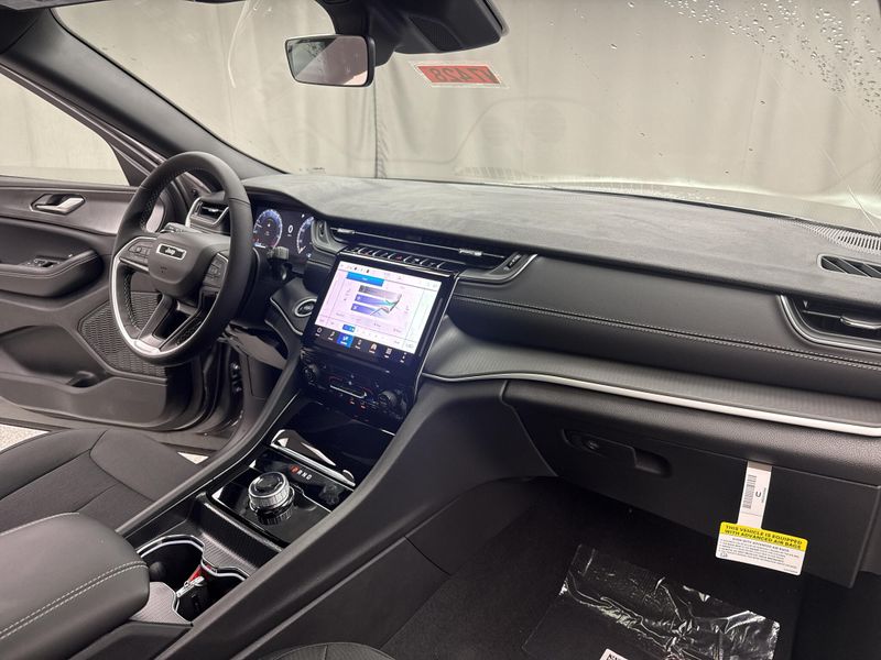 New 2027 Jeep Grand Cherokee L Laredo X 4x4Image 17