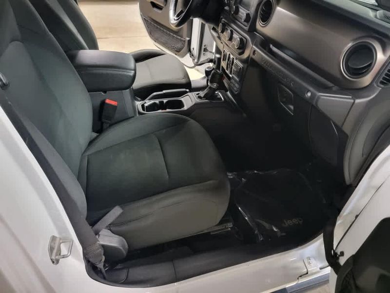2018 Jeep Wrangler Unlimited Sport S photo 10