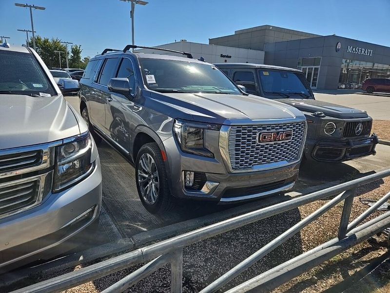 Used 2022 GMC Yukon XL DenaliImage 2