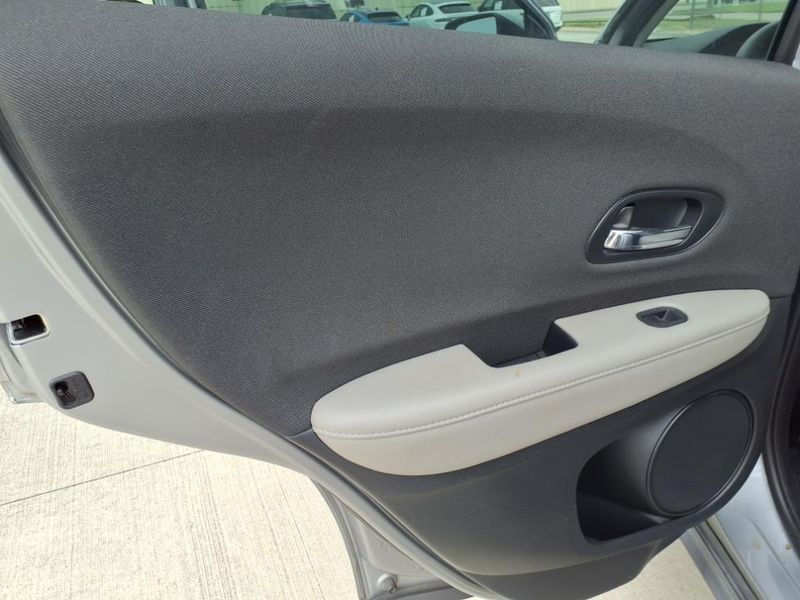 Used 2019 Honda HR-V LXImage 16
