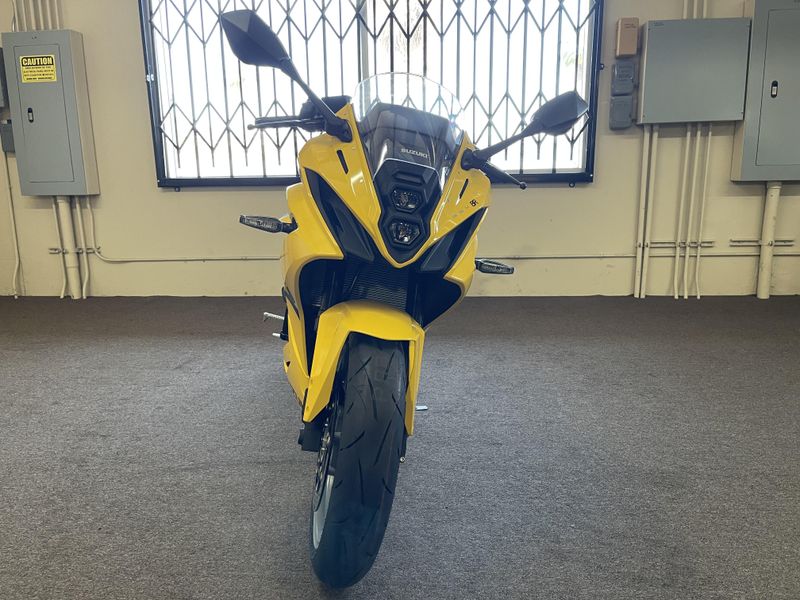 2025 Suzuki GSX-8R Image 5