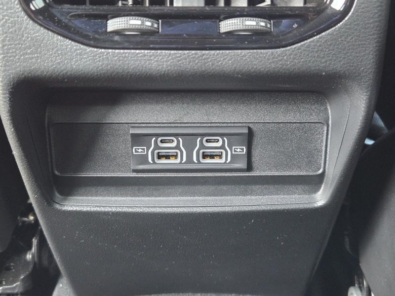 Used 2025 Jeep Grand Cherokee Laredo X 4x2