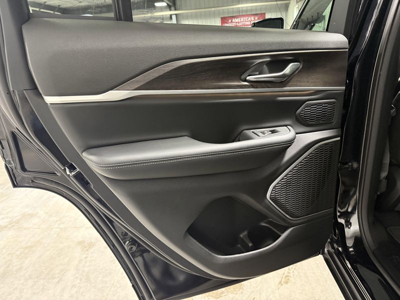 New 2026 Jeep Grand Cherokee Limited 4x4Image 19