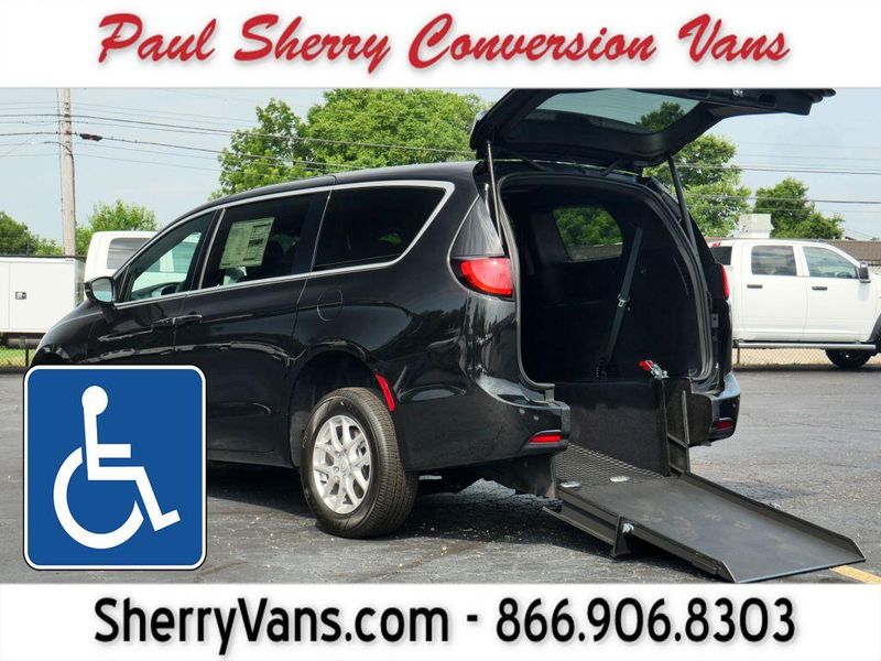 New 2025 Chrysler Voyager LXImage 1