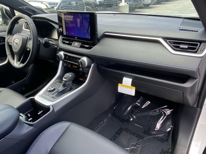 New 2025 Toyota RAV4 Hybrid XSEImage 9