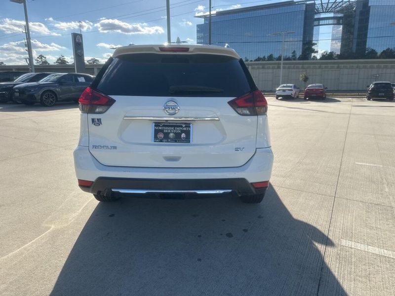 Used 2018 Nissan Rogue SVImage 6